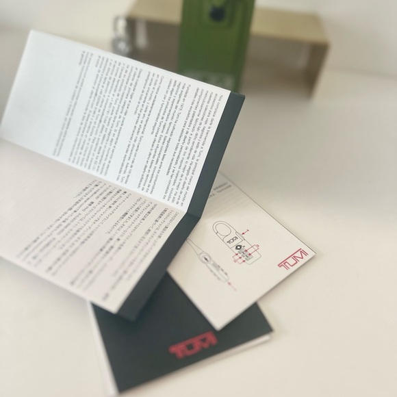 PENDING: Y2K Green Tumi Luggage Tag, Lock, comes with original manual - Picture 3 of 10